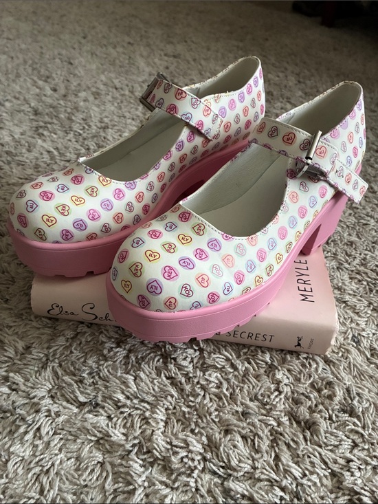 koi Shoes - koi White Mary Jane Platform Heels with Pink Soles and Multicolor Heart Print